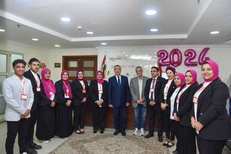 محافظ الإسكندرية يشهد تخرج الدفعة الثانية من البرنامج التدريبي إعداد الكوادر القيادية