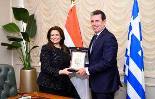 وزيرة الهجرة المصرية تستقبل نظيرها اليوناني لبحث سبل تعزيز التعاون في ملفات العمل المشترك