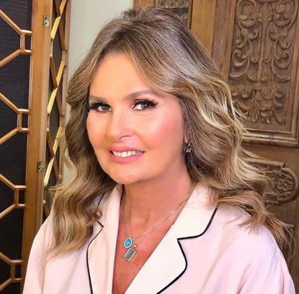 الفنانة يسرا 