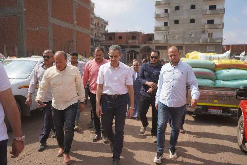 محافظ الغربية يتابع مشروعات الرصف والتطوير واستقبال طلبات التصالح في مخالفات البناء بمركز ومدينة بسيون