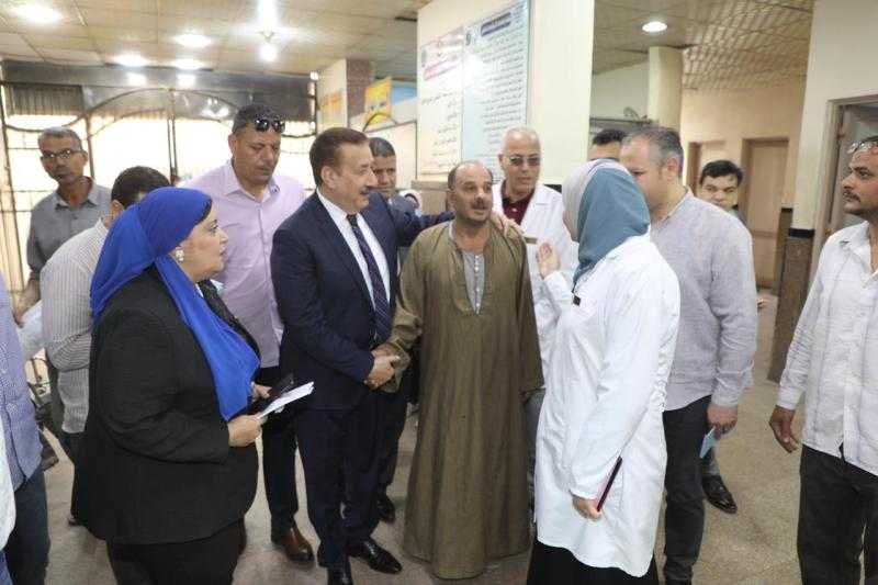 محافظ المنوفية يتفقد مستشفى قويسنا المركزي للاطمئنان على جودة الخدمات الطبية ويحيل 52 من المتغيبين للتحقيق