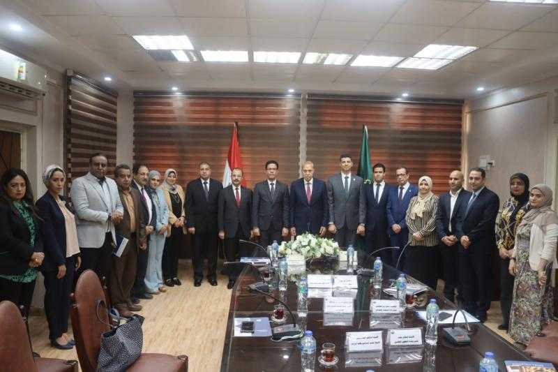 محافظ القليوبية ورئيس جامعة بنها يشهدان تسلم دليل تنفيذ الهوية البصرية لمحافظة القليوبية