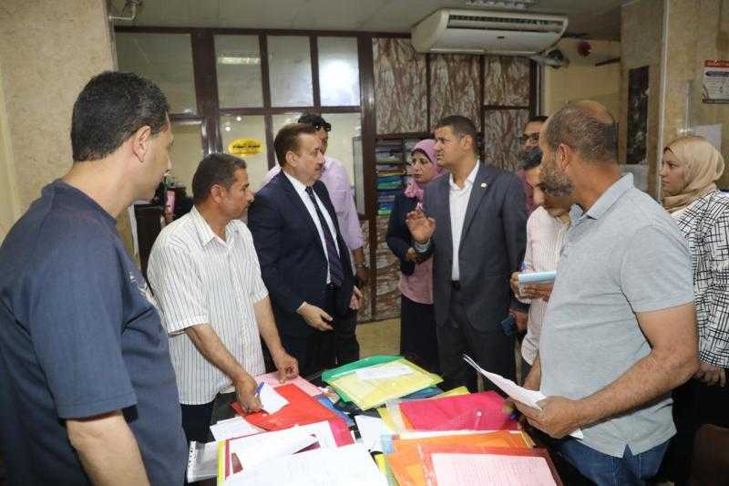 محافظ المنوفية يتفقد المركز التكنولوجي لمتابعة انتظام سير العمل بملف التصالح لمخالفات البناء