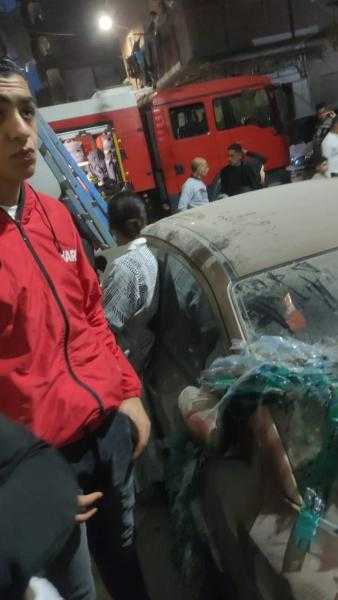 انتشال 4 أشخاص من أسفل أنقاض عقار كرموز المنهار