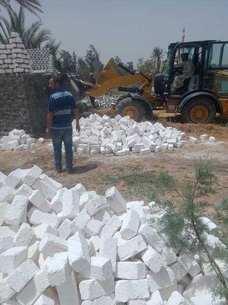 تنفيذ أربع حالات إزالة فورية لتعد بالبناء المخالف بمركز ومدينة القصاصين الجديدة بالإسماعيلية