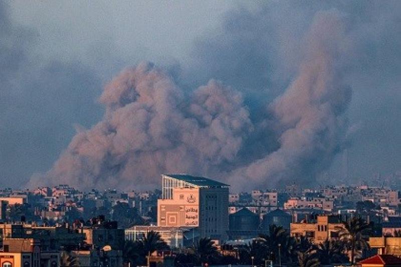 قصف مدفعي إسرائيلي عنيف على عدة مناطق في رفح الفلسطينية