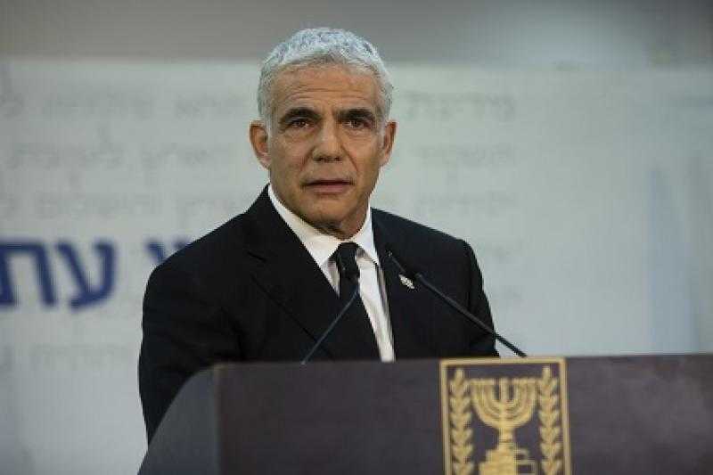 يائير لابيد: إبرام صفقة وإعادة المحتجزين في غزة أهم من عملية عسكرية برفح الفلسطينية