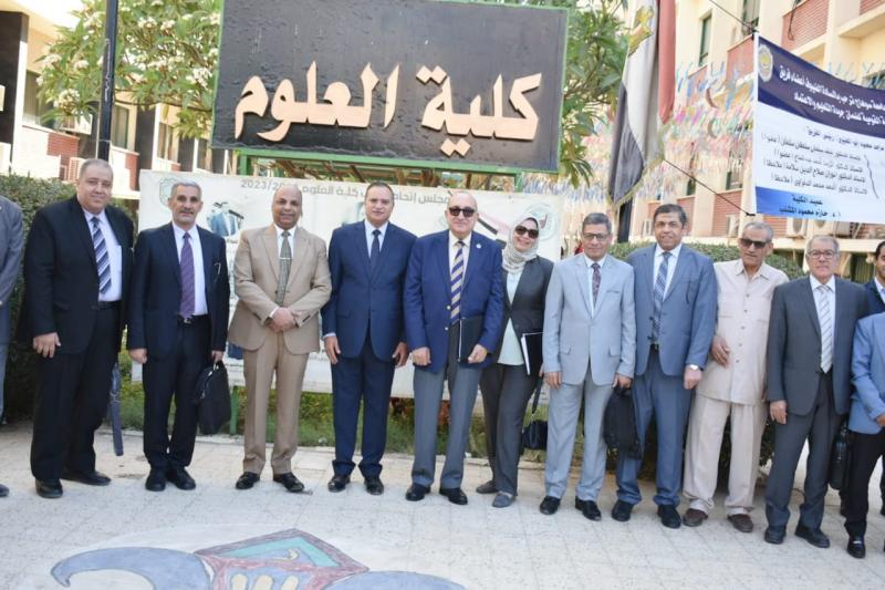 كلية العلوم بجامعة سوهاج