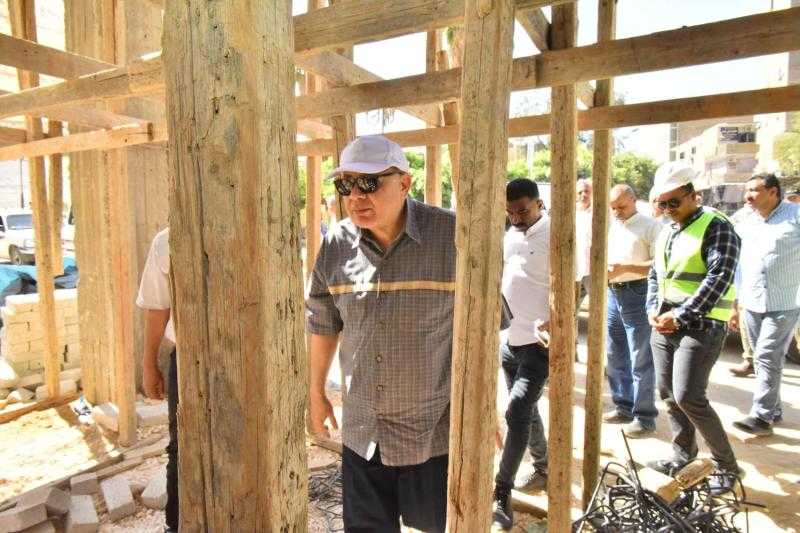 محافظ أسيوط يتفقد أعمال تنفيذ مشروع إحلال وتجديد موقف سيارات الغنايم