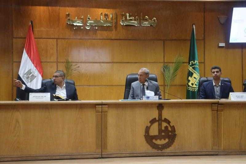 محافظ القليوبية يعقد اجتماعاً لمتابعة مشروعات المبادرة الرئاسية حياة كريمة