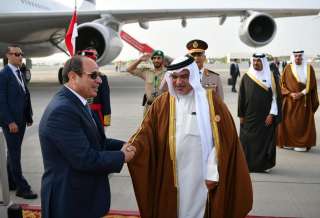 وصول الرئيس السيسي إلى البحرين للمشاركة في القمة العربية الـ 33