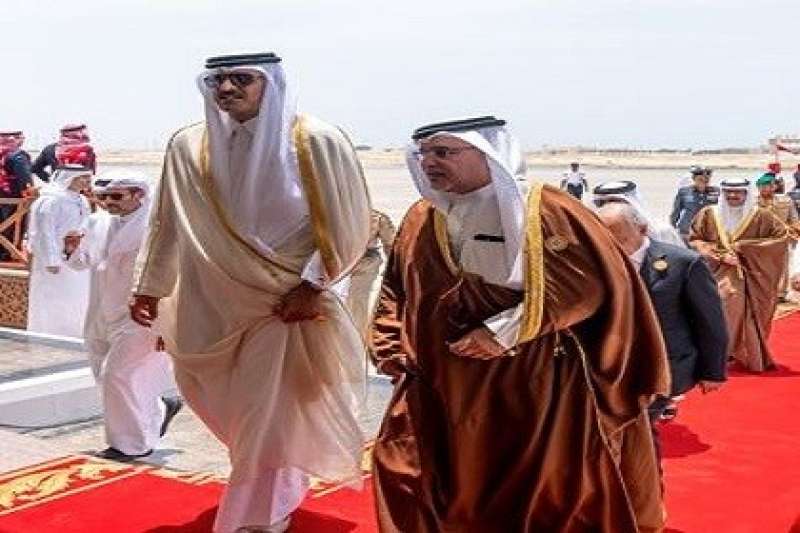 أمير قطر يصل البحرين