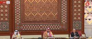 ولي العهد السعودي يسلم رئاسة القمة العربية الـ33 إلى ملك البحرين