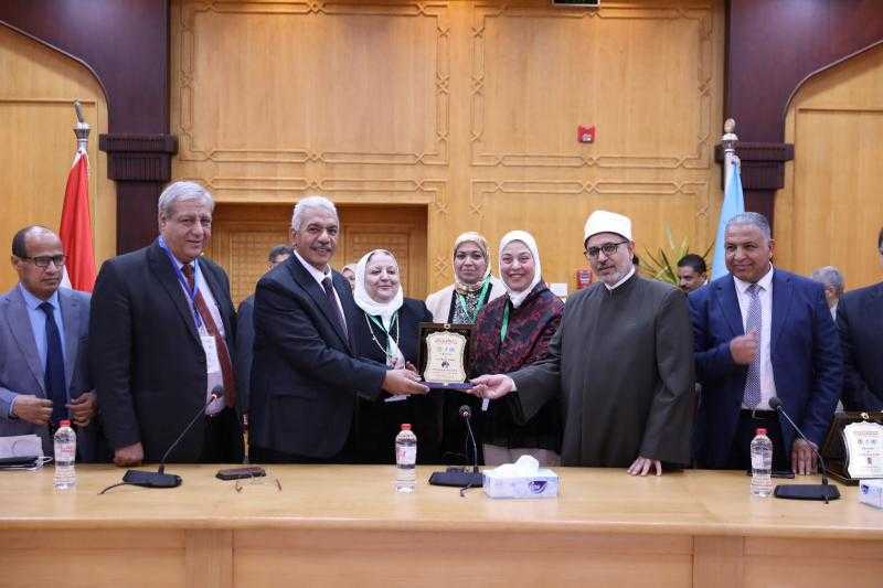 رئيس جامعة الأزهر يشيد بجهود الفريق البحثي المشترك من الجامعات المصرية المتعاون مع منظمة الصحة العالمية