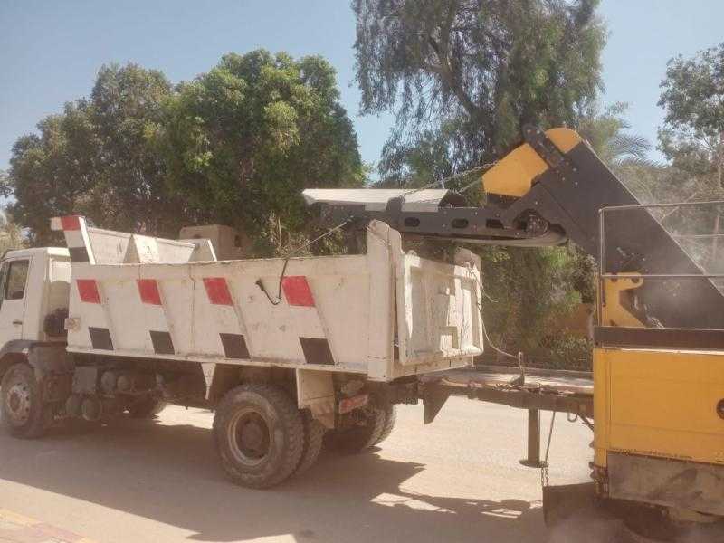 محافظ أسيوط: رفع 80 طن قمامة خلال حملات نظافة وشفط الأتربة وتسوية وتمهيد طرق بمراكز الغنايم