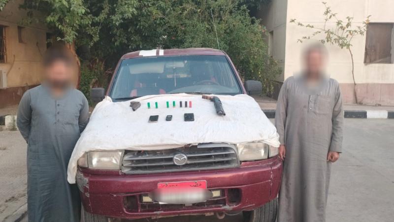 اسلحة نارية بحوزة المتهمين