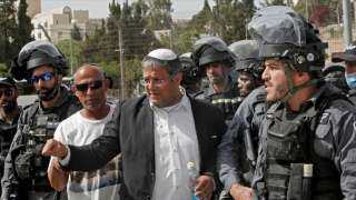 وزير الأمن القومي الإسرائيلي يُشهر سلاحه في وجه مستوطنين