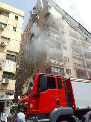 حريق يلتهم شقة سكنية داخل برج سكني في مدينة نصرl صور