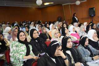 وزير التعليم يشيد بالإقبال الكبير على المراجعات المجانية للثانوية ببورسعيد