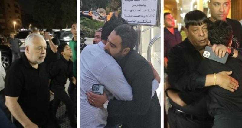عبد الباسط حمودة وأشرف زكي أول الحاضرين لعزاء زوجة أحمد عدوية