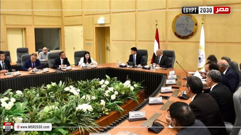 خلال الاجتماع