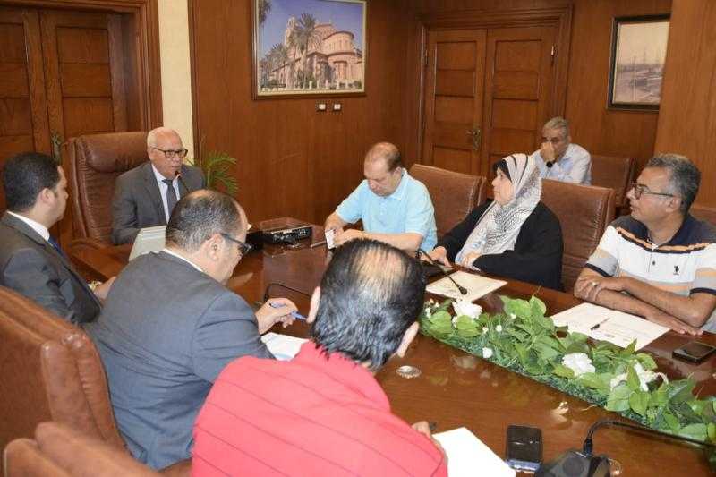 محافظ بورسعيد يشدد على الإسراع في معدلات أعمال إنشاء سوق على بن أبي طالب بحي الزهور