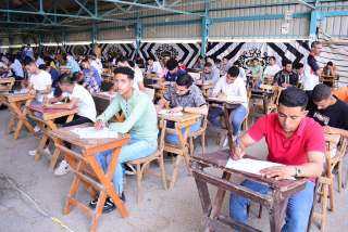 ١١ ألف طالب وطالبة بكلية الحقوق بجامعة سوهاج يؤدون امتحانات الفصل الدراسي الثاني في يومها الأول