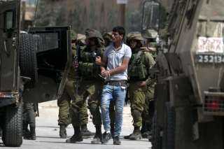 قوات الاحتلال تعتقل 15 فلسطينيا من الضفة بينهم أسيرة سابقة