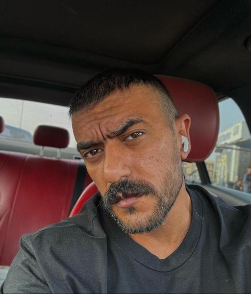 لوك جديد لـ أحمد العوضي في آخر ظهور له