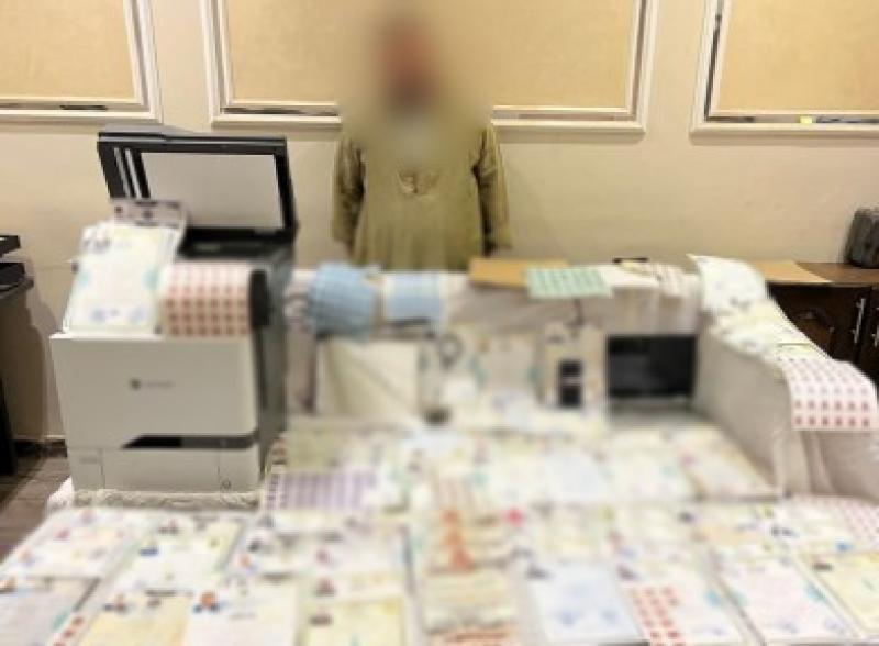 ضبط عامل لتزوير الشهادات الجامعية وترويجها عبر موقع ”فيس بوك” فى أسيوط