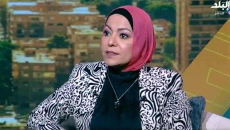 لأول مرة مصممة تدمج بين الجلد والخشب في صناعة الشنط.. تفاصيل