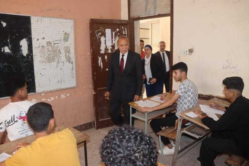 محافظ القليوبية يتفقد لجان الدبلومات الفنية ببنها للاطمئنان على الطلاب وسير الامتحانات