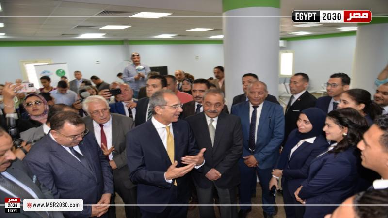 وزير الاتصالات وتكنولوجيا المعلومات ومحافظ الإسماعيلية 