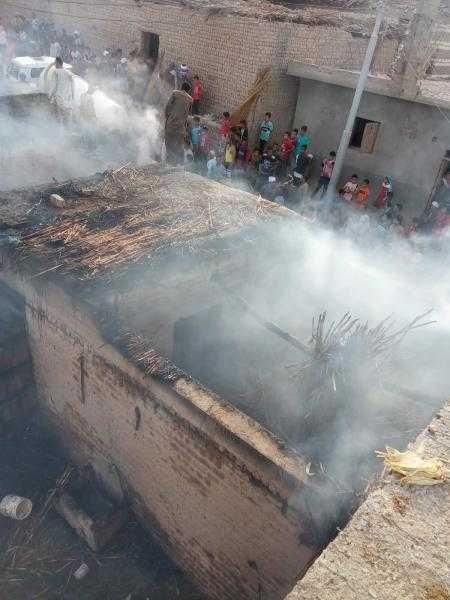 حريق يلتهم 4 منازل وحظائر ونفوق ماشية في أسيوط|صور