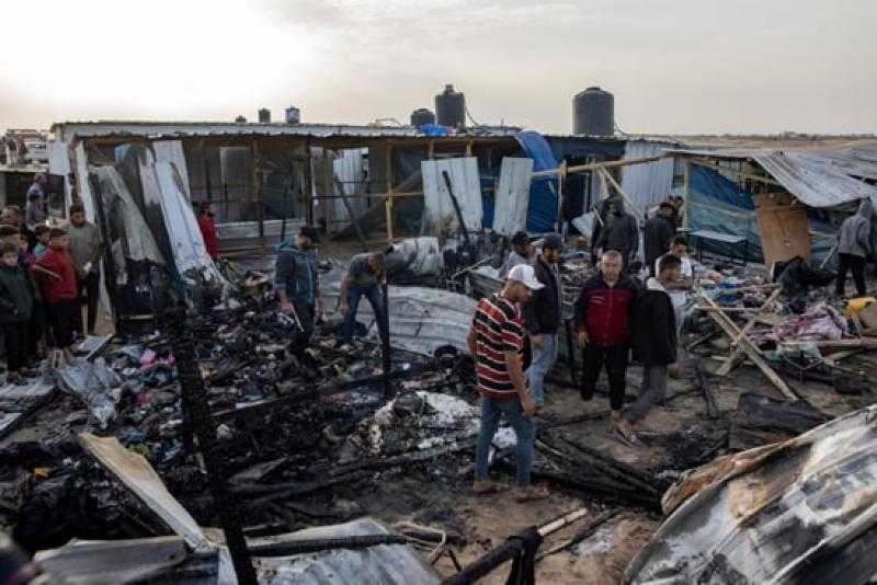”محرقة الخيام” في رفح.. ماذا يقول القانون الدولي؟