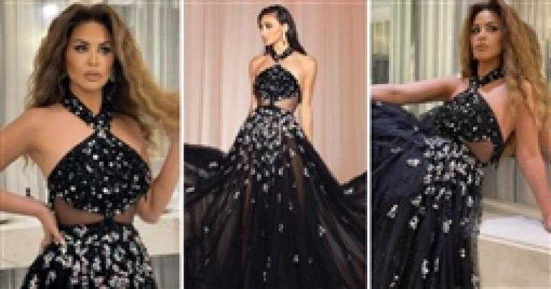 مي سليم بفستان بـCutout عند البطن وشعر مجعد غجري