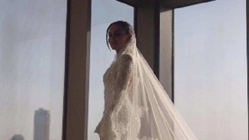 جميلة عوض بفستان الزفاف