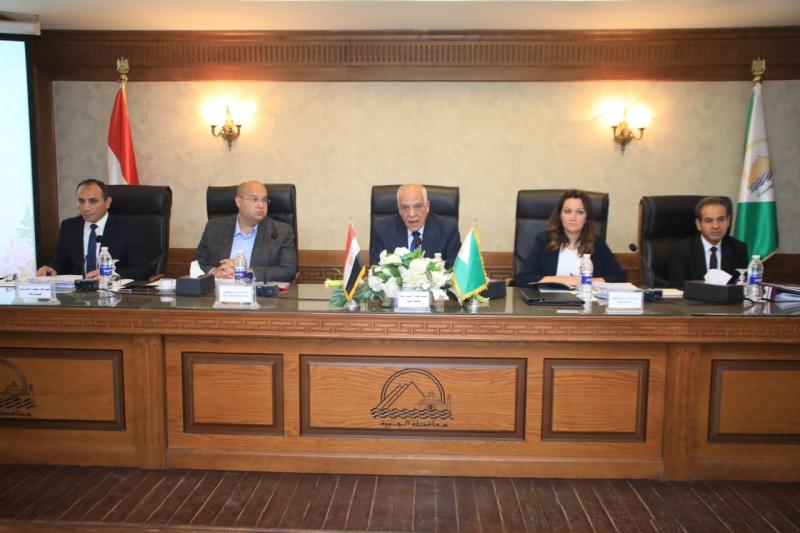 محافظ الجيزة يعقد اجتماعاً موسعاً لمناقشة الاستعدادات اللازمة لاستقبال امتحانات شهاده الثانوية العامة 2024