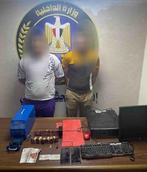 ضبط تشكيل عصابى لتزوير الأختام الرسمية فى الموسكى 