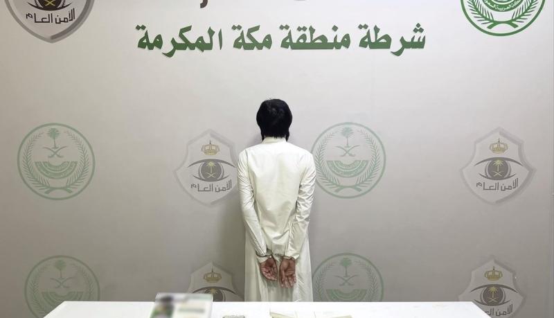توقيف 12 بينهم باكستاني طبع أساور حج مزورة