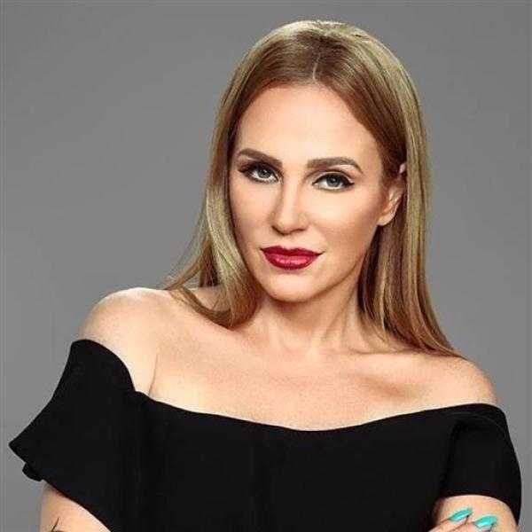 دعاية لشركة اتصالات.. مفاجأة بشأن اعتزال شيرين رضا