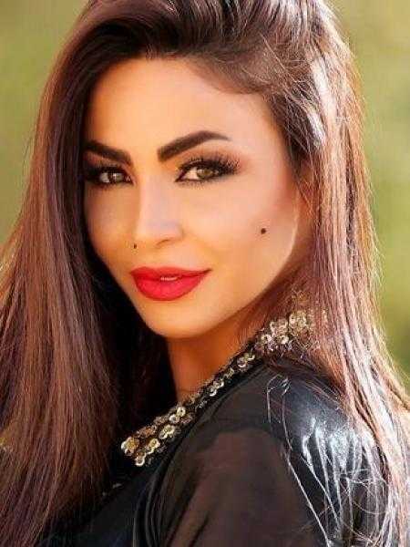 دوللي شاهين تعلق على فيديو ”صفع” عمرو دياب شابا بالقلم بحفل زفاف