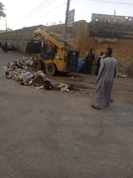 محافظ أسيوط: رفع 540 طن مخلفات وتسوية وتمهيد طرق خلال حملات نظافة بـ 4 مراكز