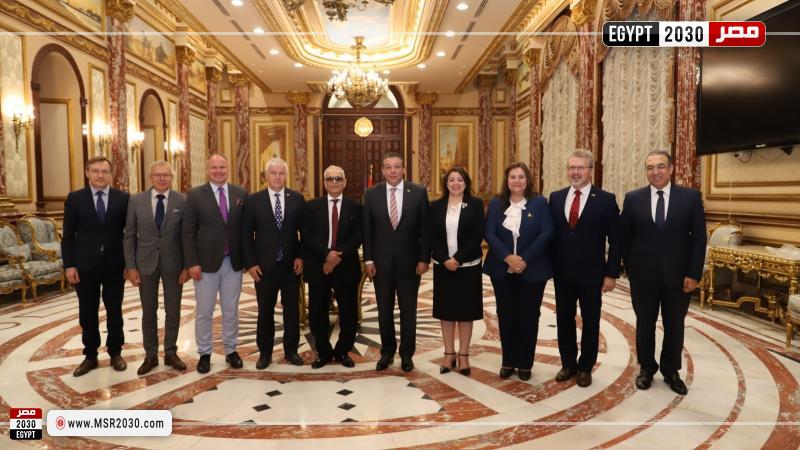 أبو شقة يستقبل الوفد البرلماني الليتواني