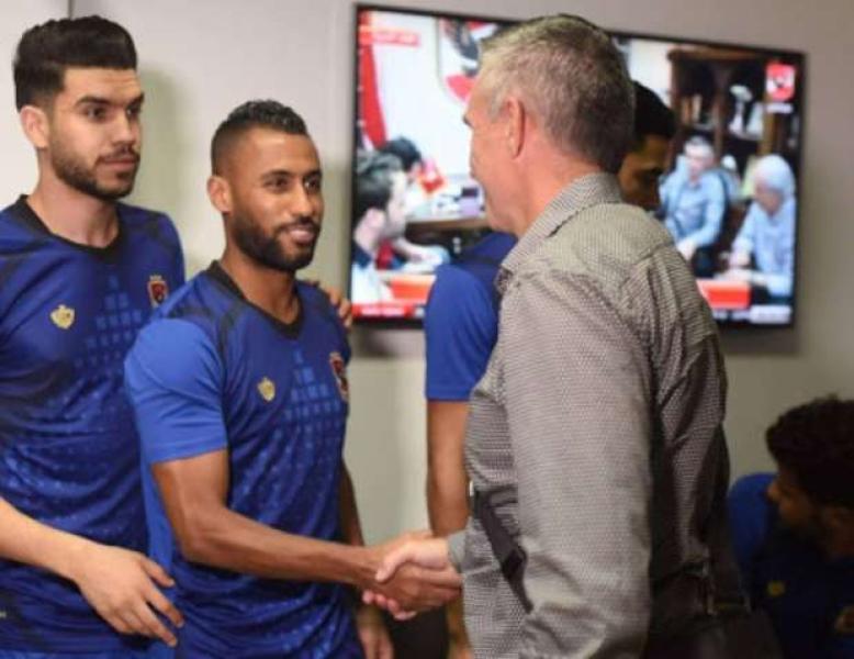 حسام عاشور وكارتيرون