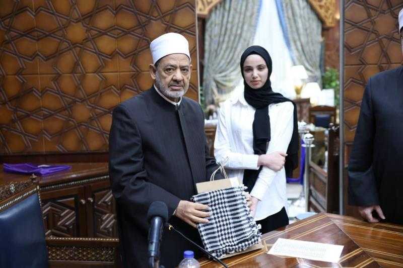 شاهد | الإمام الأكبر لأبنائه من طلاب غزة: بابي وباب الأزهر مفتوح لكم في أي وقت