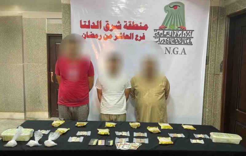 مخدرات بحوزة المتهمين 