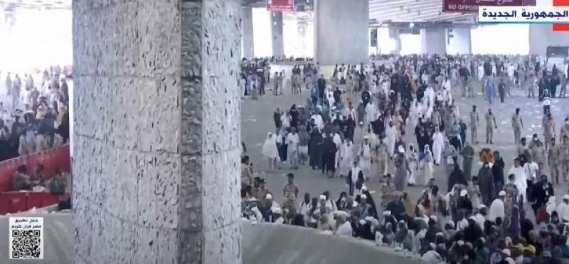 ضيوف الرحمن يواصلون أداء مناسك الحج.. «فيديو»