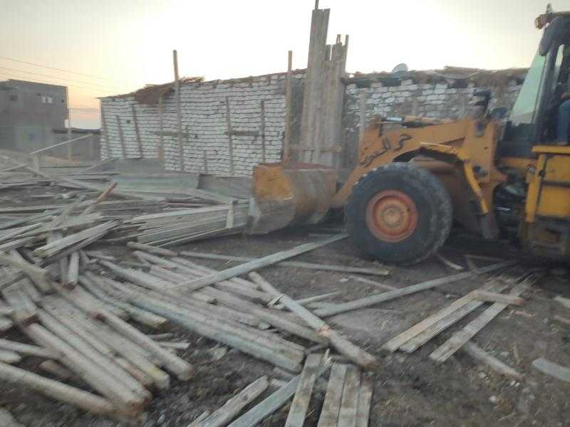 عادل الغضبان: إزالة بناء مخالف فى منطقة الكليو  17 جنوب بورسعيد