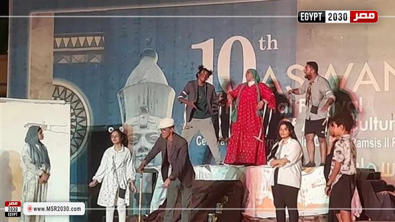 عرض في بيتنا مسرح